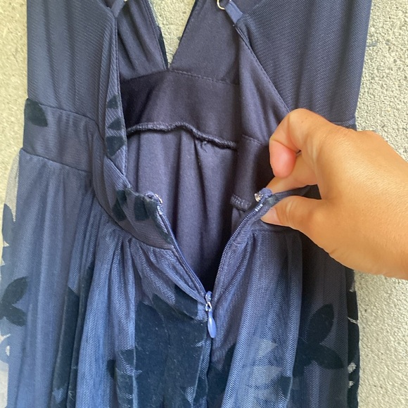 Simon’s Flocked Velvet Dress - Picture 10 of 11